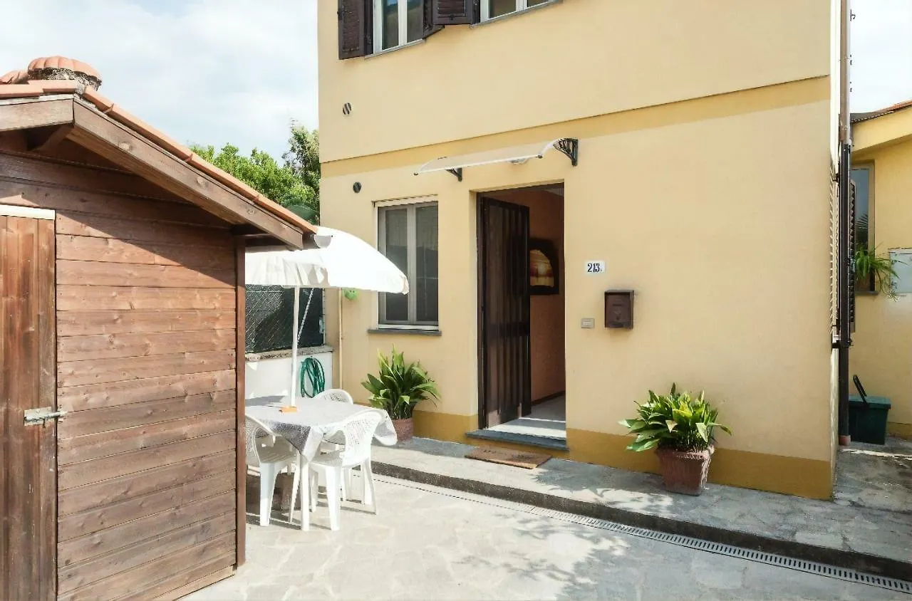 La Casina Gialla Independent House - Near The Walls Lucca 0*,  Italia